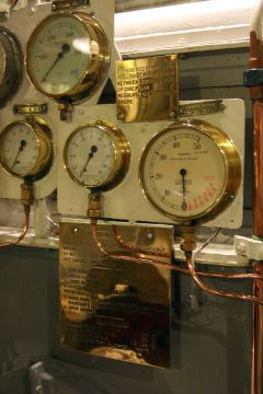 File:HMS Belfast - Boiler room - Gauges 2.jpg