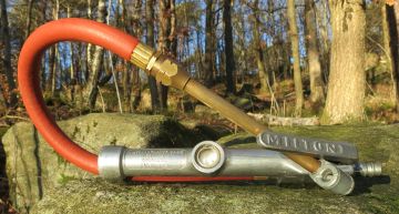 File:Milton Industries Illinois USA 506 12 single-head air chuck tire inflator gauge serial J787833.jpg