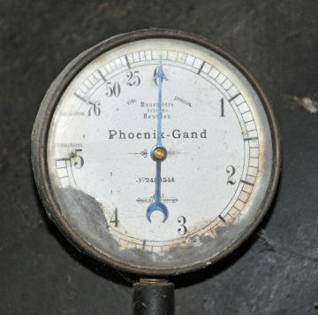 File:Phoenix Gand Manometer R01.jpg