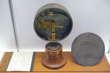 File:Sunatani's Perfect Pressure Gauge, 1933 - Museum of Science and Industry (Chicago) - DSC06357.JPG