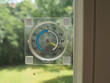 File:Außenthermometer Vorderseite.jpg