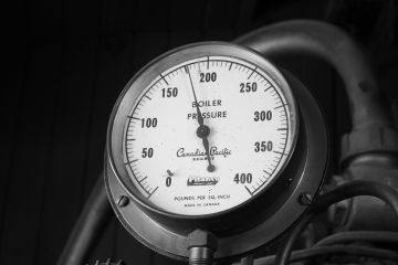 File:Canadian Pacific pressure gauge (2800301396).jpg