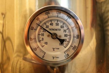 File:Dial thermometer.jpg