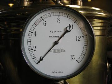 File:Manometer 104026.jpg