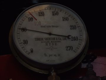 File:Queen Street Mill - Lancashire Boilers Steam pressure gauge 5453.JPG