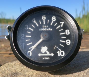 File:VDO engine oil pressure gauge.jpg
